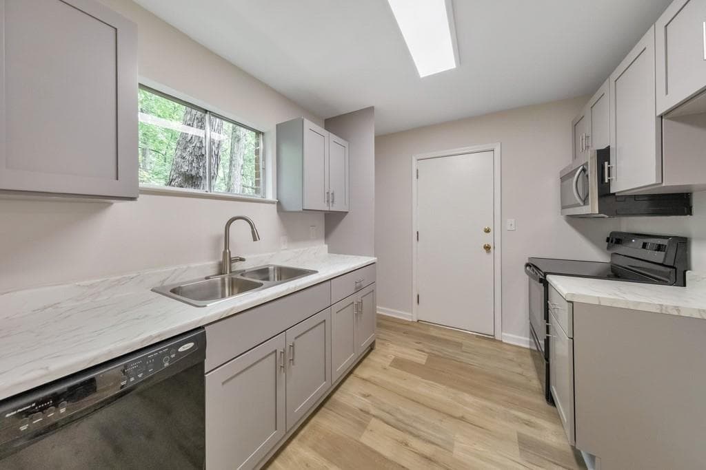 2 bedroom, 1 bathroom, 1,075 sq ft condominium for sale at 1111 Clairemont Avenue N3, Decatur, GA 30030 — photo 10