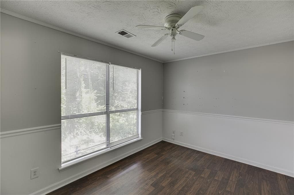 3 bedroom, 2 bathroom, 1,800 sq ft single family residence for sale at 900 Pawnee Place, Lilburn, GA 30047 — photo 9