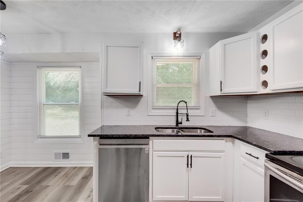 3 bedroom, 2 bathroom single family residence for rent at 597 Field Cliff Drive, Stone Mountain, GA 30087 for $2,400 a month — photo 9