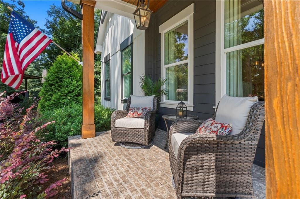 4 bedroom, 5 bathroom, 5,600 sq ft single family residence for sale at 6014 Warpath Road, Flowery Branch, GA 30542 — photo 4