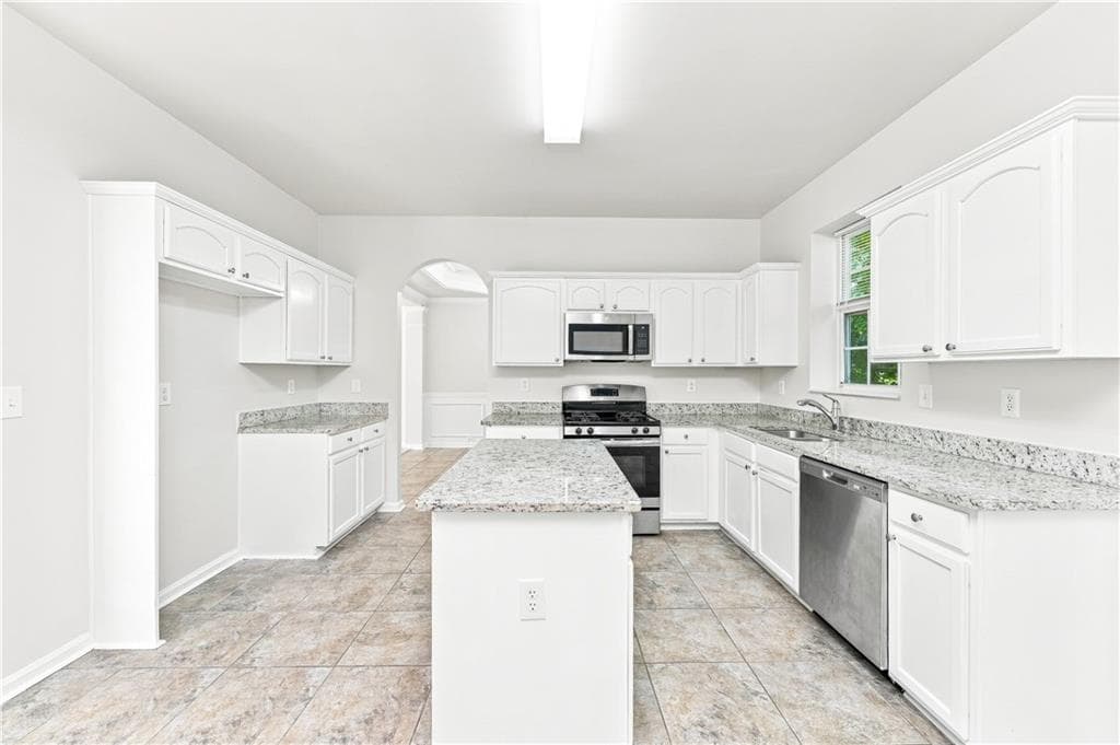 4 bedroom, 3 bathroom, 2,387 sq ft single family residence for sale at 4514 Sequoia Park Trail, Snellville, GA 30039 — photo 8