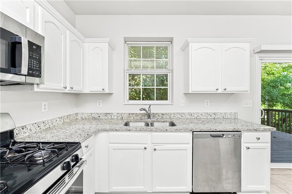 4 bedroom, 3 bathroom, 2,387 sq ft single family residence for sale at 4514 Sequoia Park Trail, Snellville, GA 30039 — photo 9