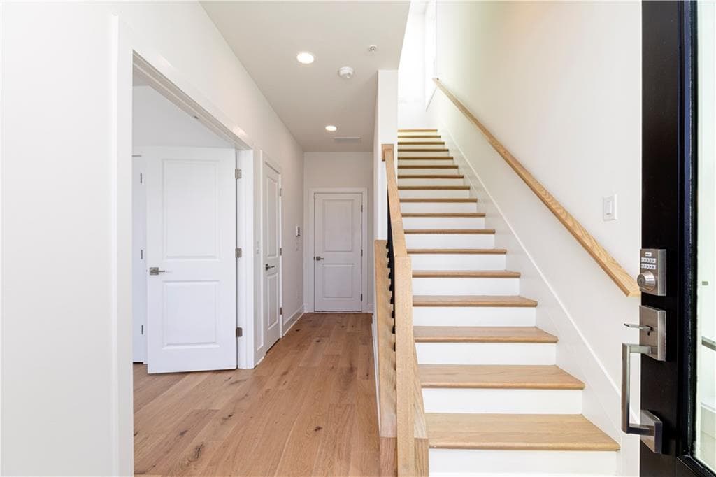 3 bedroom, 4 bathroom, 2,700 sq ft townhouse for sale at 5000 Hartwell Place, Alpharetta, GA 30009 — photo 3