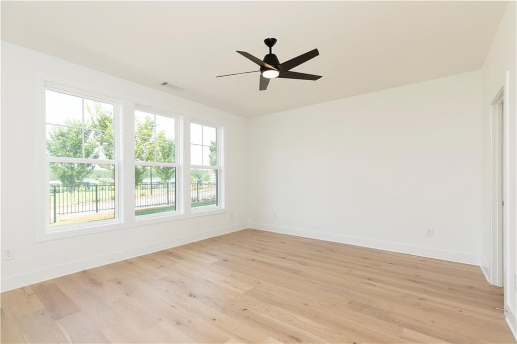 3 bedroom, 4 bathroom, 2,700 sq ft townhouse for sale at 5000 Hartwell Place, Alpharetta, GA 30009 — photo 5