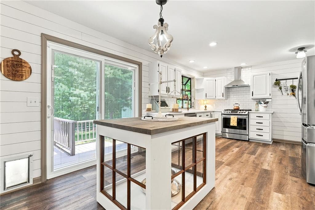 4 bedroom, 5 bathroom, 4,012 sq ft single family residence for sale at 290 Sharptop Ridge Road, Jasper, GA 30143 — photo 2