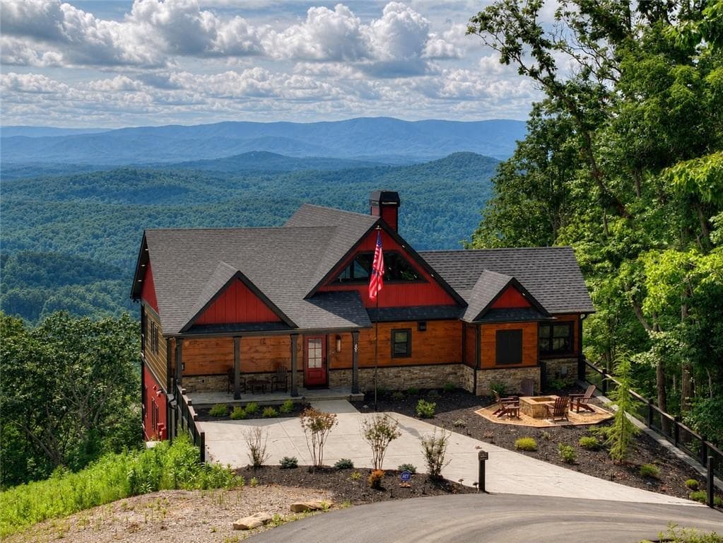 3 bedroom, 5 bathroom, 3,540 sq ft single family residence for sale at 401 Kittatinny Drive, Mineral Bluff, GA 30559 — photo 5