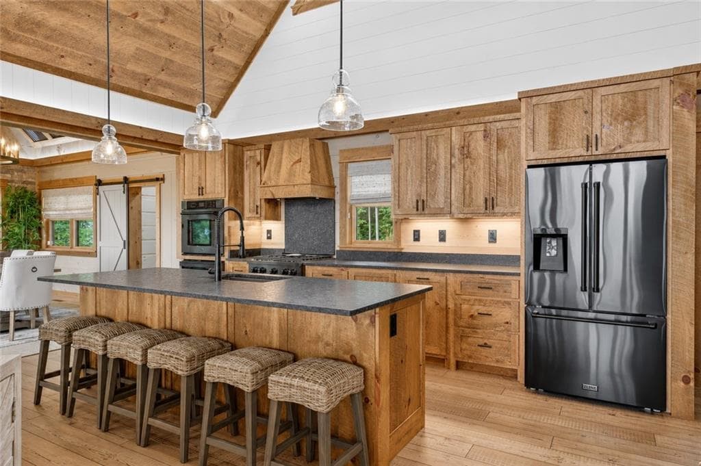 3 bedroom, 5 bathroom, 3,540 sq ft single family residence for sale at 401 Kittatinny Drive, Mineral Bluff, GA 30559 — photo 9