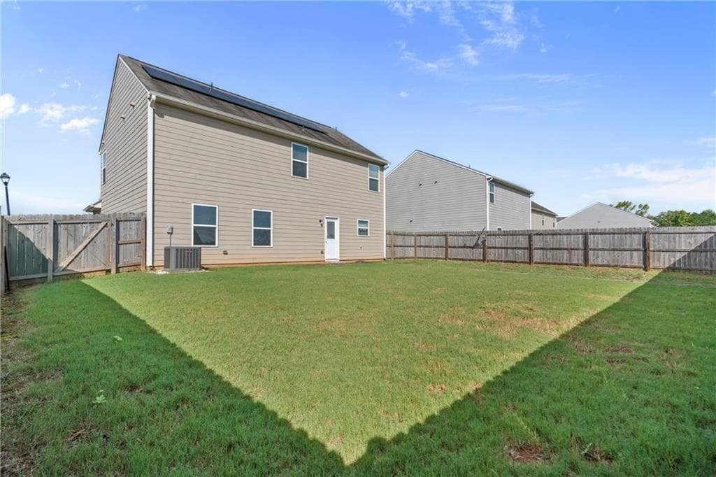 4 bedroom, 3 bathroom, 1,837 sq ft single family residence for sale at 337 Darling Lane, Pendergrass, GA 30567 — photo 2