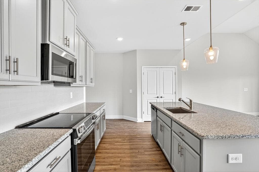 4 bedroom, 3 bathroom, 2,443 sq ft single family residence for sale at 161 Applewood Way, Homer, GA 30547 — photo 5