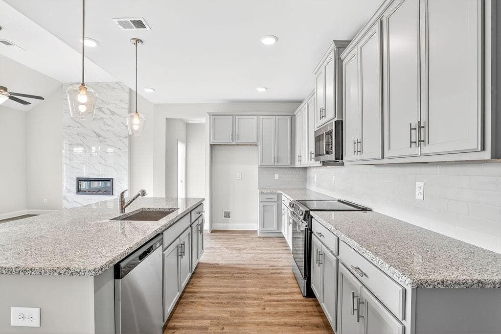 4 bedroom, 3 bathroom, 2,443 sq ft single family residence for sale at 161 Applewood Way, Homer, GA 30547 — photo 6