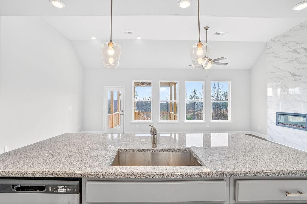 4 bedroom, 3 bathroom, 2,443 sq ft single family residence for sale at 161 Applewood Way, Homer, GA 30547 — photo 8