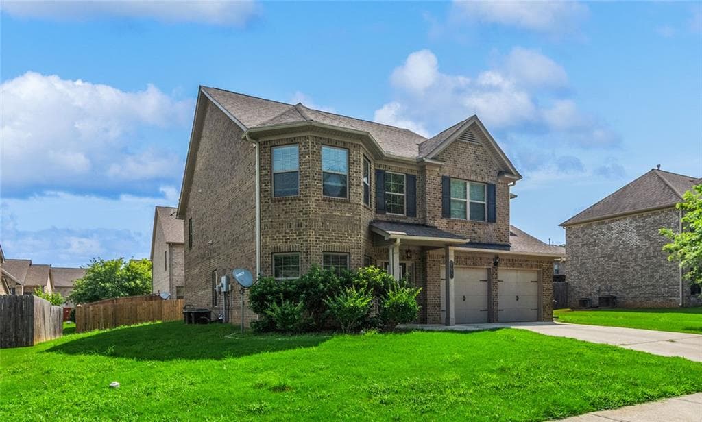 5 bedroom, 3 bathroom, 3,289 sq ft single family residence for rent at 419 Live Oak Pass, Loganville, GA 30052 for $2,495 a month — photo 3