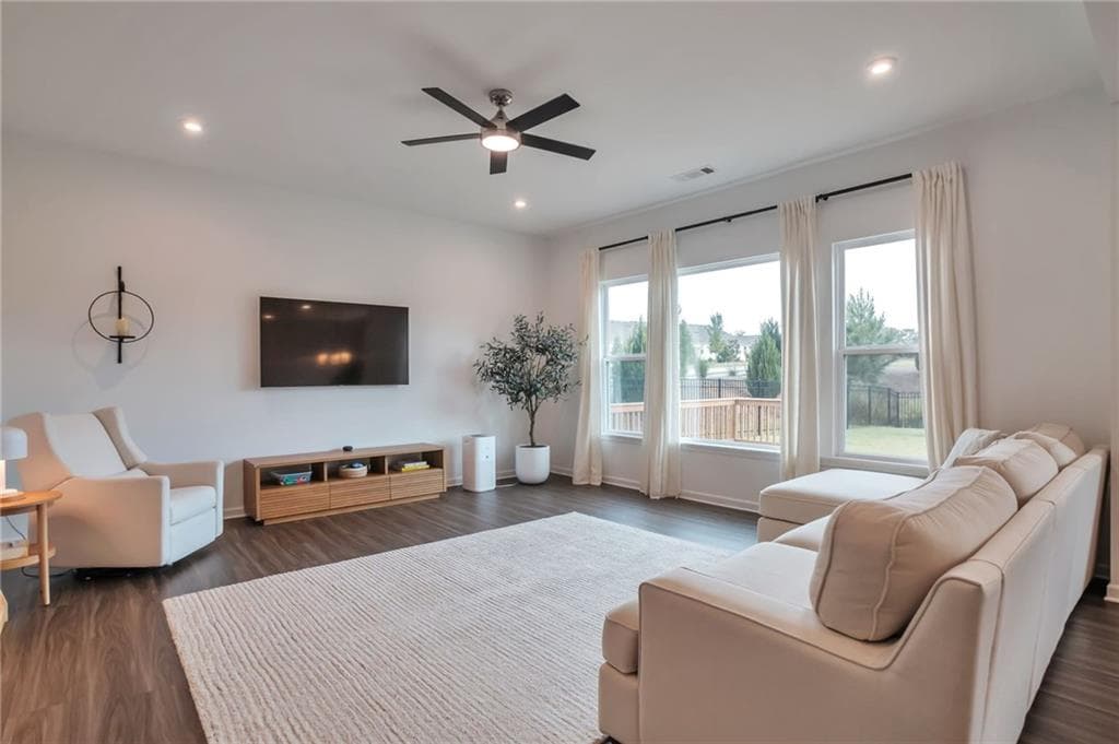 5 bedroom, 3 bathroom, 2,915 sq ft single family residence for sale at 1106 Michigan Circle, Hoschton, GA 30548 — photo 5