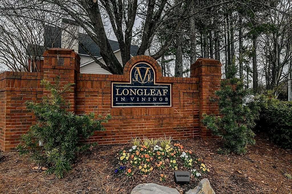 4 bedroom, 3 bathroom, 2,894 sq ft townhouse for sale at 2436 Leaf Hollow Court, Atlanta, GA 30339 — photo 3