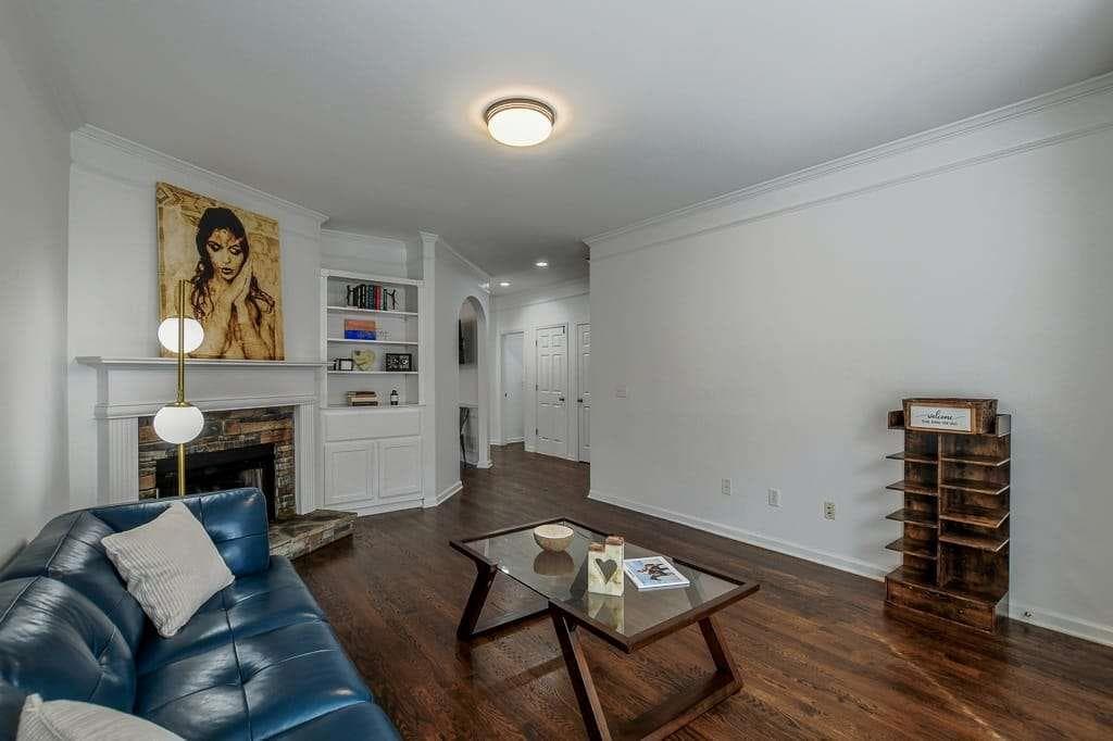 4 bedroom, 3 bathroom, 2,894 sq ft townhouse for sale at 2436 Leaf Hollow Court, Atlanta, GA 30339 — photo 4