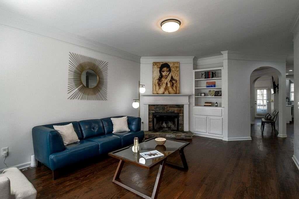 4 bedroom, 3 bathroom, 2,894 sq ft townhouse for sale at 2436 Leaf Hollow Court, Atlanta, GA 30339 — photo 6