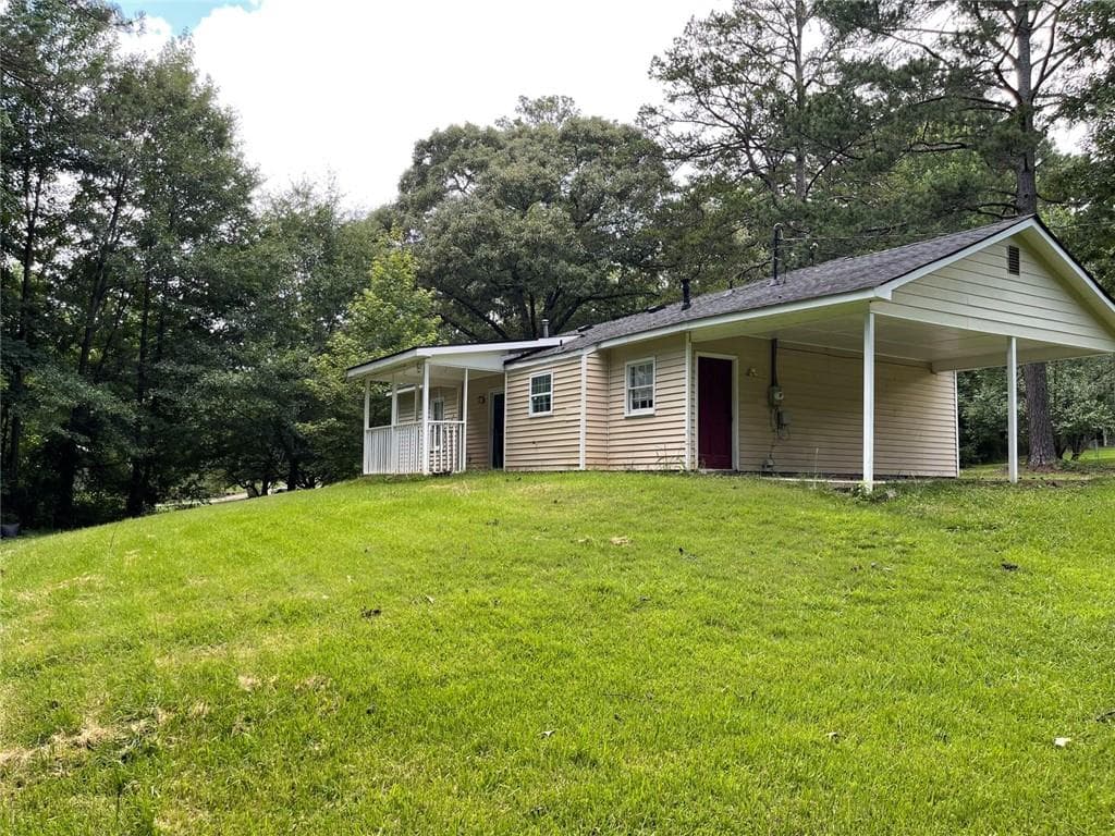 3 bedroom, 2 bathroom, 1,164 sq ft single family residence under contract at 200 Glover Circle, Newnan, GA 30263 — photo 3