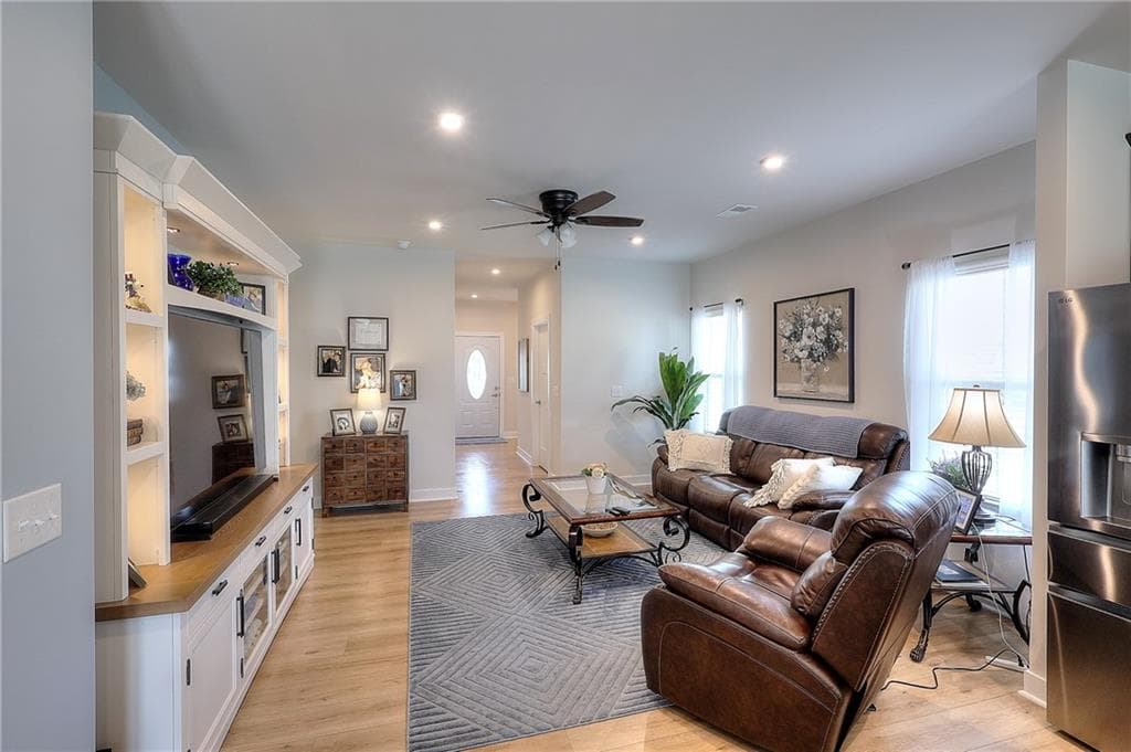 3 bedroom, 2 bathroom, 1,420 sq ft single family residence for sale at 313 Moosehead Trail, Hoschton, GA 30548 — photo 5