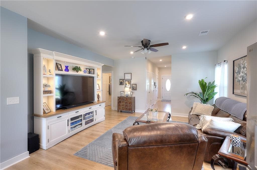 3 bedroom, 2 bathroom, 1,420 sq ft single family residence for sale at 313 Moosehead Trail, Hoschton, GA 30548 — photo 6