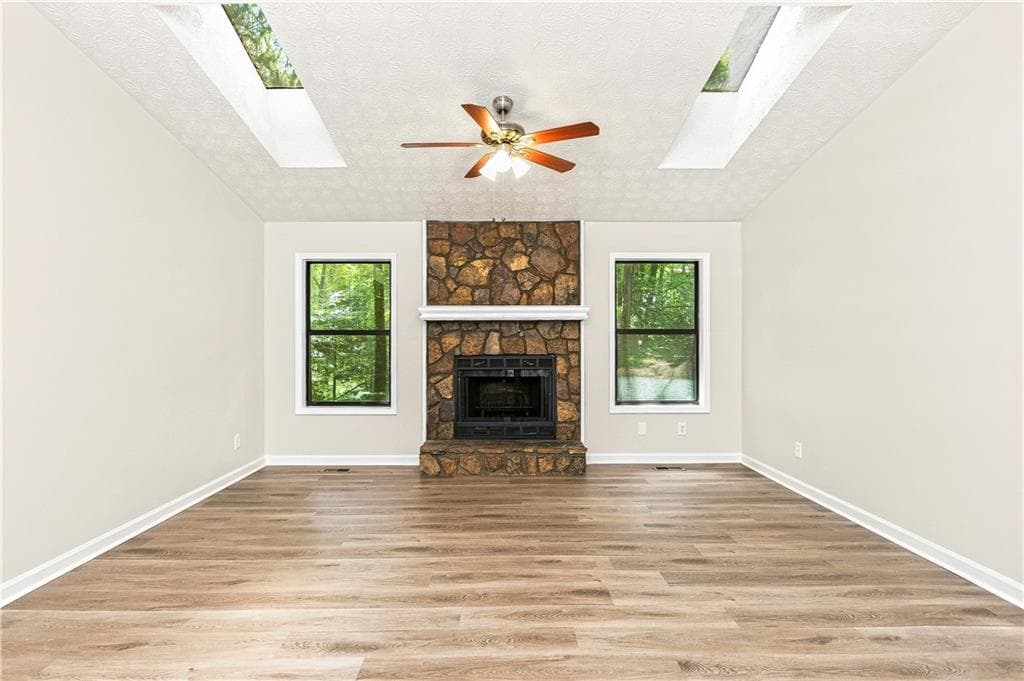3 bedroom, 2 bathroom, 1,934 sq ft single family residence for sale at 5561 Deerfield Place, Kennesaw, GA 30144 — photo 2