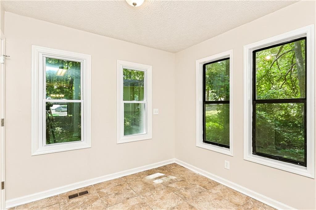 3 bedroom, 2 bathroom, 1,934 sq ft single family residence for sale at 5561 Deerfield Place, Kennesaw, GA 30144 — photo 4