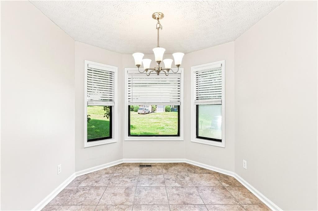 3 bedroom, 2 bathroom, 1,934 sq ft single family residence for sale at 5561 Deerfield Place, Kennesaw, GA 30144 — photo 5