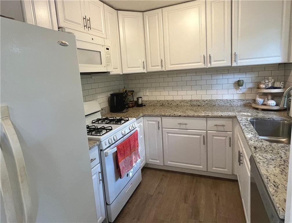 3 bedroom, 1 bathroom, 1,088 sq ft single family residence for rent at 2560 Walton Way, Marietta, GA 30060 for $2,000 a month — photo 4