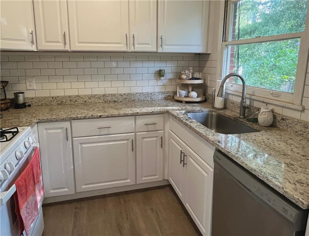 3 bedroom, 1 bathroom, 1,088 sq ft single family residence for rent at 2560 Walton Way, Marietta, GA 30060 for $2,000 a month — photo 3