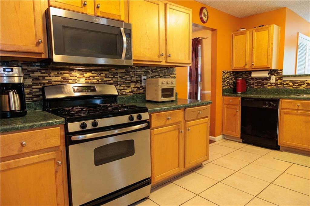 4 bedroom, 3 bathroom, 2,544 sq ft single family residence for sale at 6807 Hill Creek Cove, Lithonia, GA 30058 — photo 8