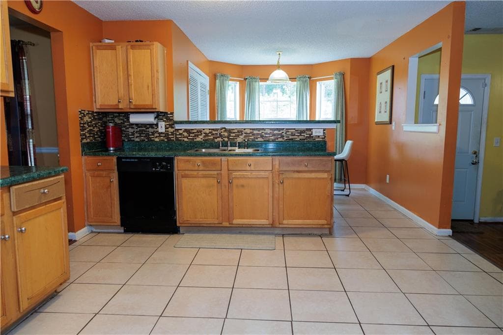 4 bedroom, 3 bathroom, 2,544 sq ft single family residence for sale at 6807 Hill Creek Cove, Lithonia, GA 30058 — photo 9