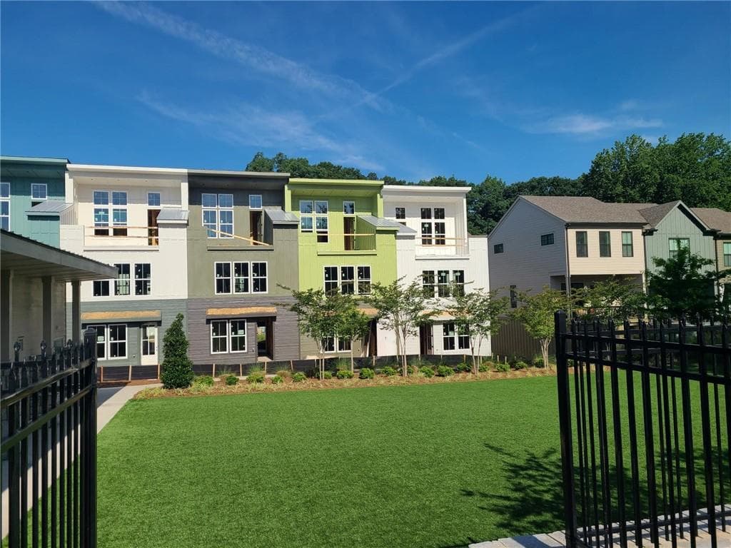 3 bedroom, 3 bathroom, 1,429 sq ft townhouse for sale at 1354 Breezy Street SE 250, Atlanta, GA 30315 — photo 3