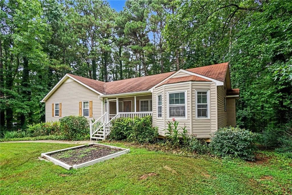 4 bedroom, 3 bathroom, 3,349 sq ft single family residence for sale at 6160 Picketts Ridge, Acworth, GA 30101 — photo 2
