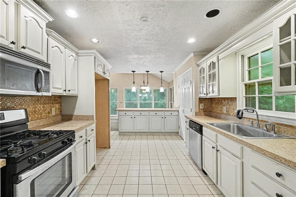 4 bedroom, 3 bathroom, 3,349 sq ft single family residence for sale at 6160 Picketts Ridge, Acworth, GA 30101 — photo 8