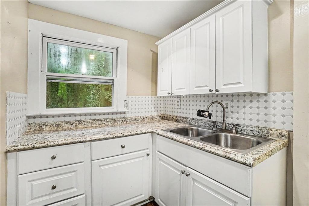 4 bedroom, 3 bathroom, 3,349 sq ft single family residence for sale at 6160 Picketts Ridge, Acworth, GA 30101 — photo 9