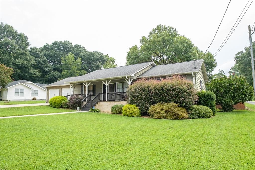 3 bedroom, 2 bathroom, 1,400 sq ft single family residence under contract at 105 Morgan Street, Rockmart, GA 30153 — photo 2