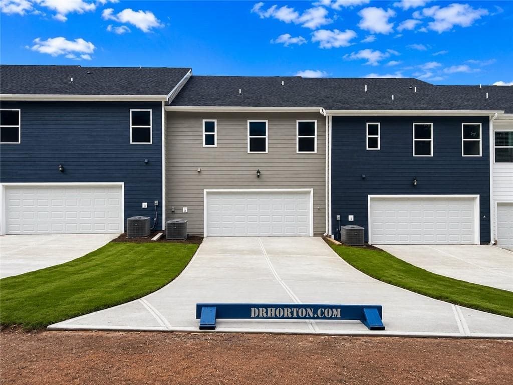 3 bedroom, 3 bathroom, 1,830 sq ft townhouse for sale at 343 Tate Street, Monroe, GA 30655 — photo 3