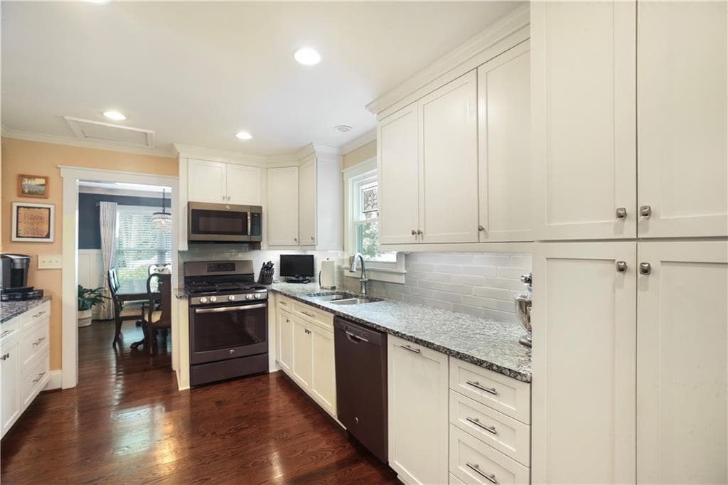 3 bedroom, 2 bathroom, 1,808 sq ft single family residence under contract at 435 Tyson Circle, Roswell, GA 30076 — photo 9