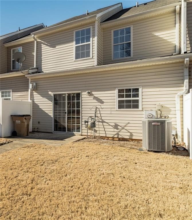 3 bedroom, 3 bathroom townhouse for rent at 520 Dragonfly Court, Cumming, GA 30040 for $2,100 a month — photo 3