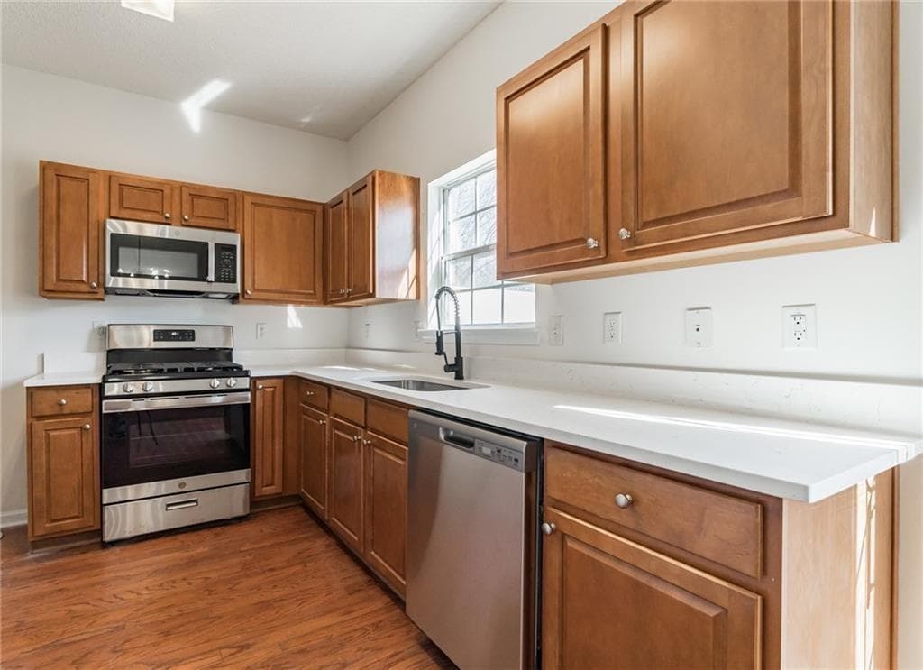 3 bedroom, 3 bathroom townhouse for rent at 520 Dragonfly Court, Cumming, GA 30040 for $2,100 a month — photo 5