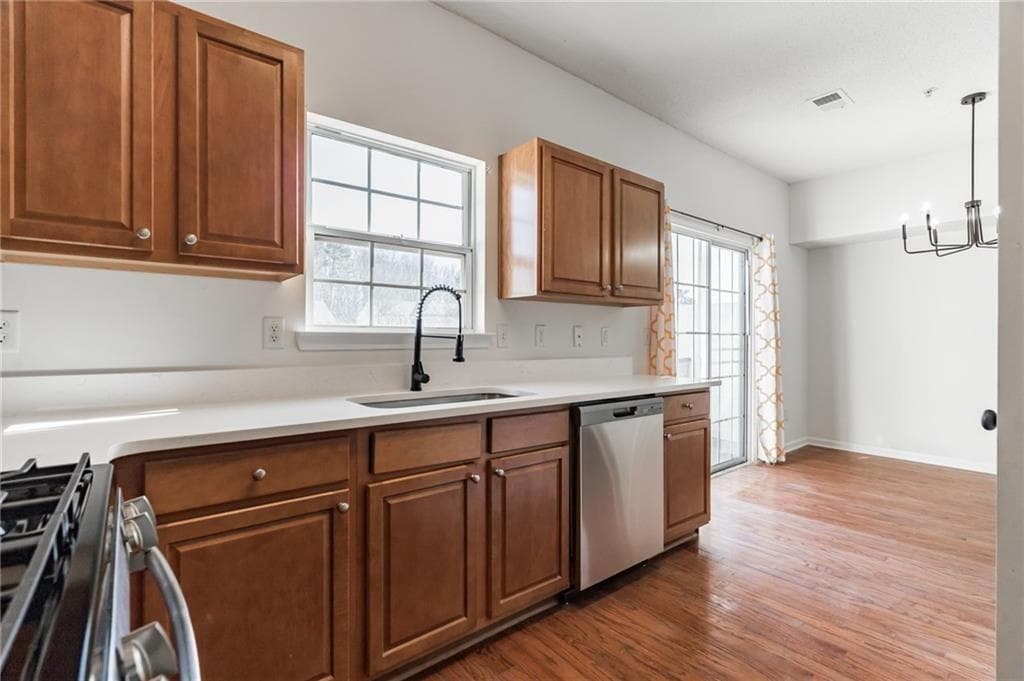 3 bedroom, 3 bathroom townhouse for rent at 520 Dragonfly Court, Cumming, GA 30040 for $2,100 a month — photo 6