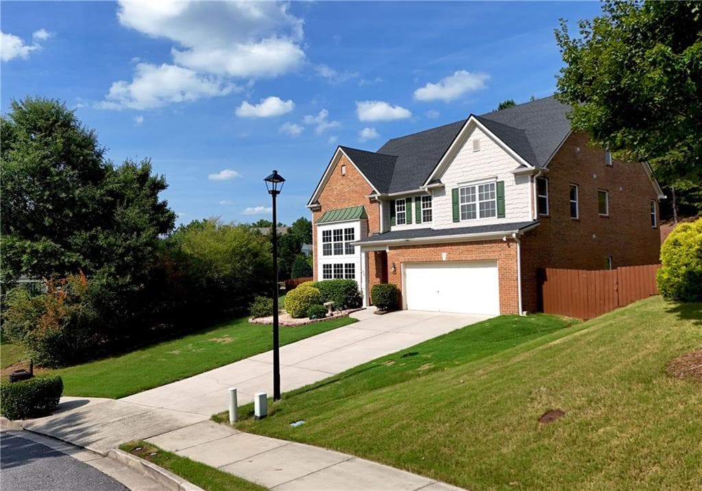 6 bedroom, 4 bathroom, 3,333 sq ft single family residence for sale at 6015 Thrasher Court, Cumming, GA 30028 — photo 3