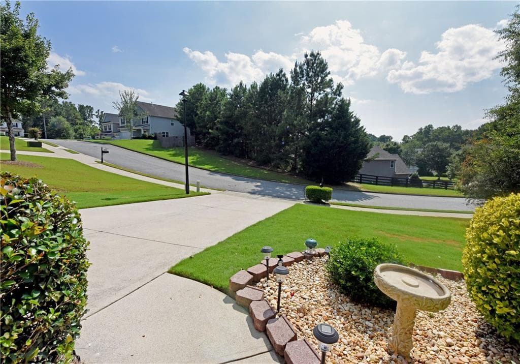 6 bedroom, 4 bathroom, 3,333 sq ft single family residence for sale at 6015 Thrasher Court, Cumming, GA 30028 — photo 6