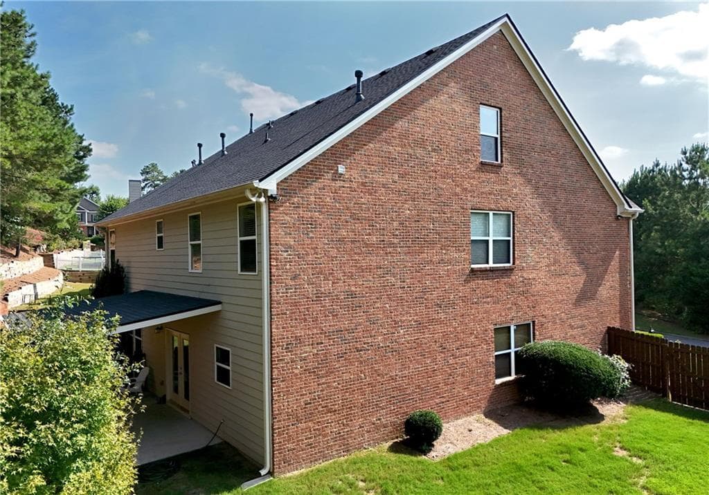 6 bedroom, 4 bathroom, 3,333 sq ft single family residence for sale at 6015 Thrasher Court, Cumming, GA 30028 — photo 9