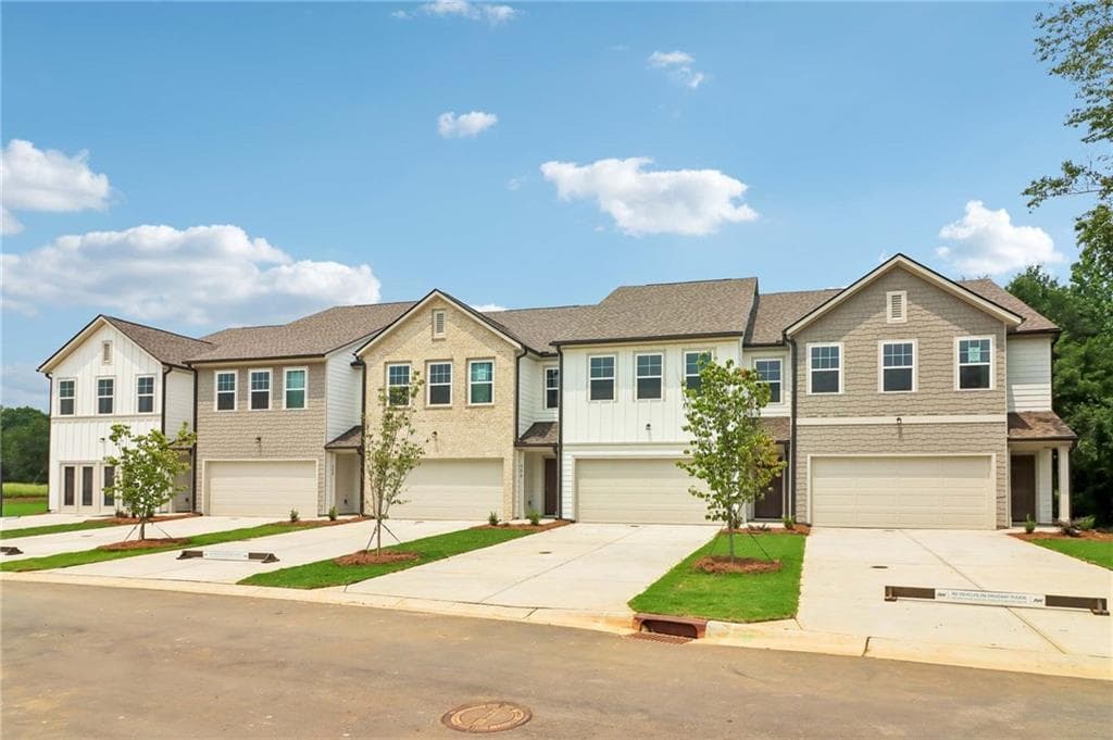 3 bedroom, 3 bathroom, 1,800 sq ft townhouse for sale at 318 Dearborn Drive, Cartersville, GA 30120 — photo 3