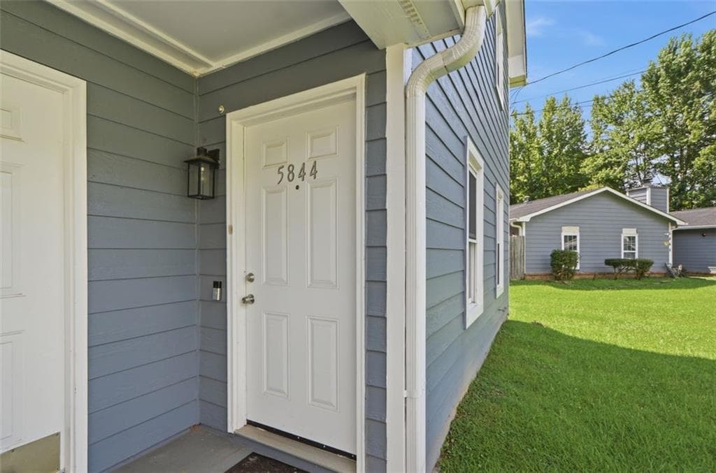 duplex under contract at 5842 N Castlegate Drive, Atlanta, GA 30349 — photo 2