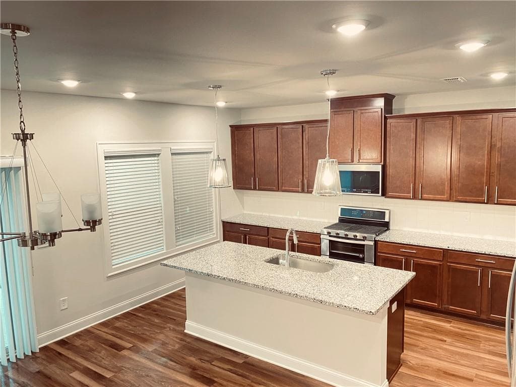 4 bedroom, 3 bathroom, 2,644 sq ft single family residence for sale at 3290 Summerpoint Crossing, Cumming, GA 30028 — photo 10