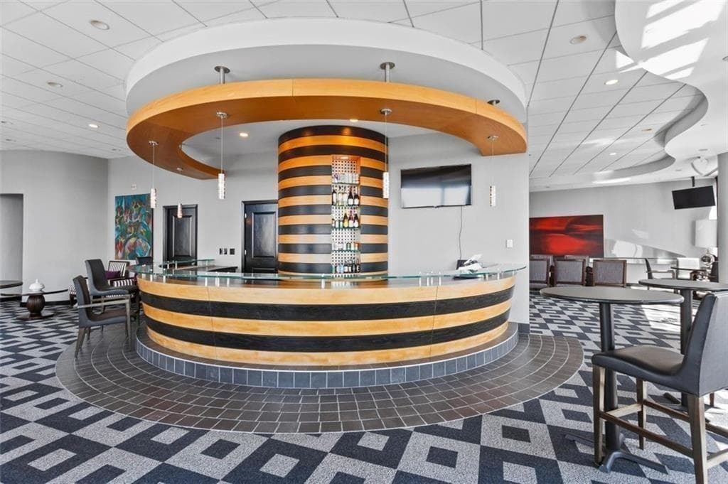 1 bedroom, 1 bathroom, 781 sq ft condominium for rent at 3338 Peachtree Road 1104, Atlanta, GA 30326 for $1,750 a month — photo 2