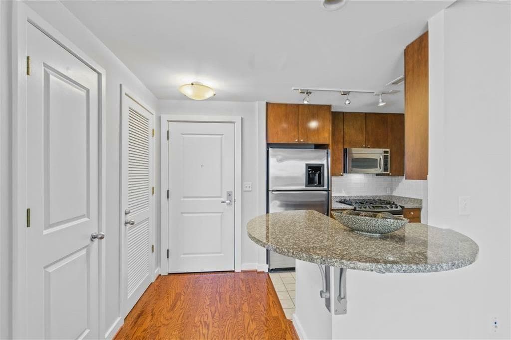 1 bedroom, 1 bathroom, 781 sq ft condominium for rent at 3338 Peachtree Road 1104, Atlanta, GA 30326 for $1,750 a month — photo 9