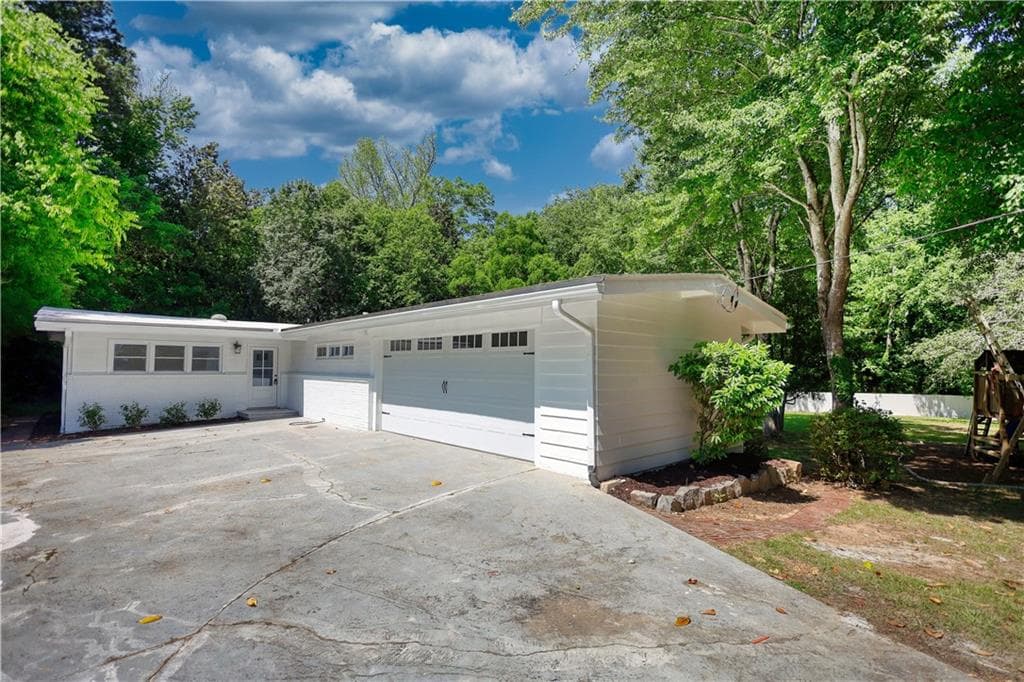 4 bedroom, 3 bathroom, 2,611 sq ft single family residence for sale at 2143 Melante Drive, Atlanta, GA 30324 — photo 1 of 35