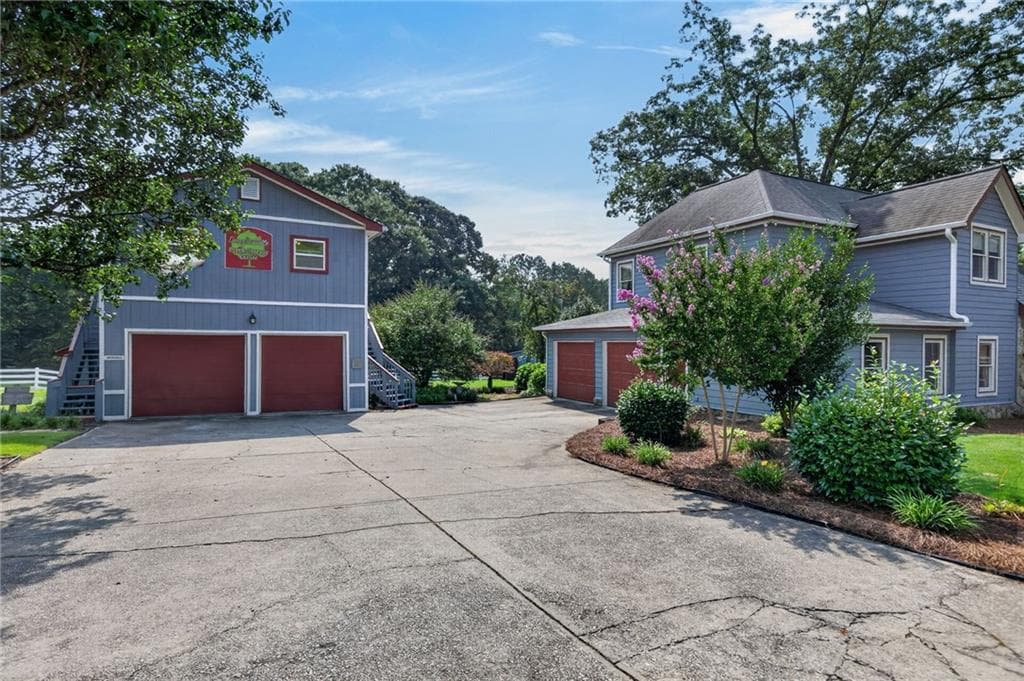 6 bedroom, 4 bathroom, 4,383 sq ft single family residence for sale at 1111 Bakers Bridge Road, Douglasville, GA 30134 — photo 8